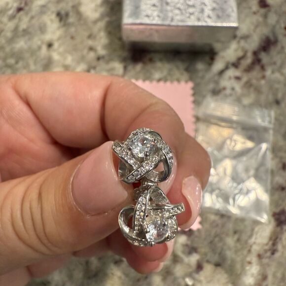 NEW 925 Sterling Silver Elegant Silver Knot Earrings - Picture 6 of 13